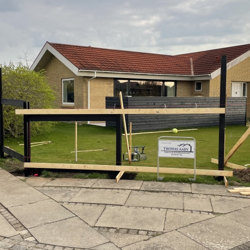 Opbygning af hegn – tømrerarbejde i Nordjylland